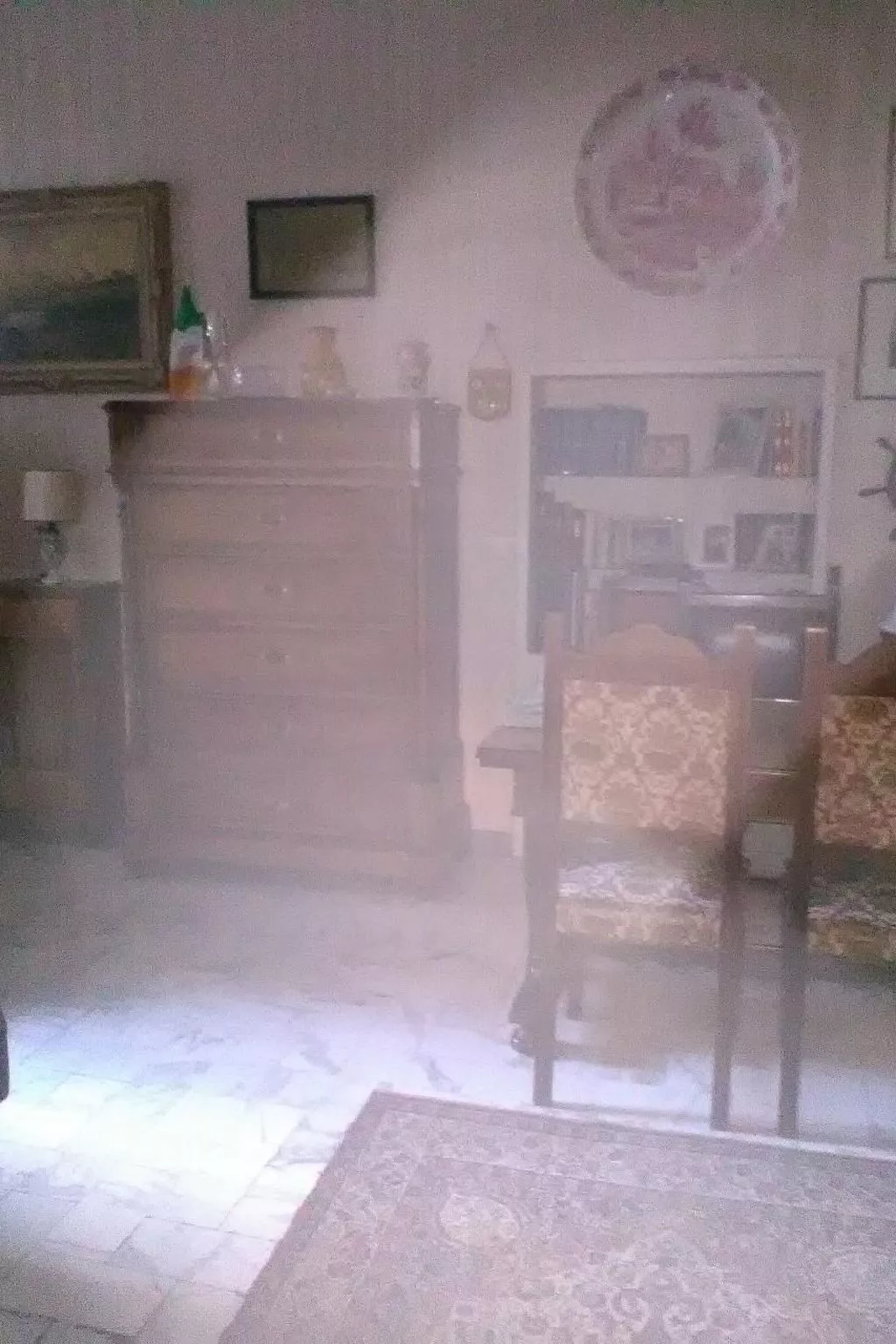 Nahe Rom mit Terrasse und einem Flügel-Inside