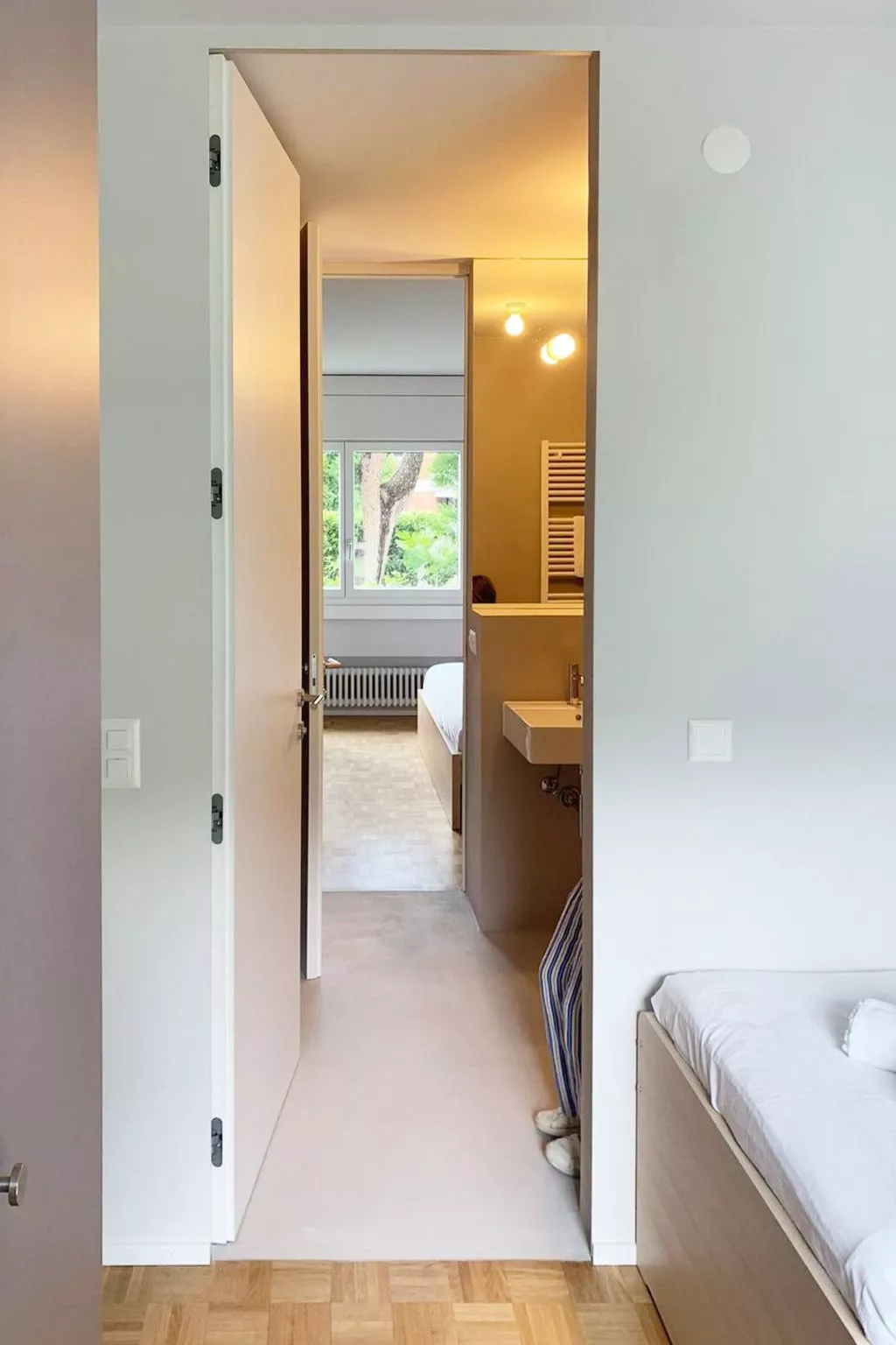 "Lake Escape", mit Pool-Drinnen