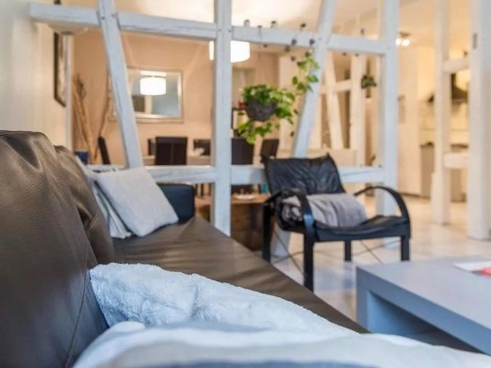 Mit zwei Garagenstellplätzen-Inside