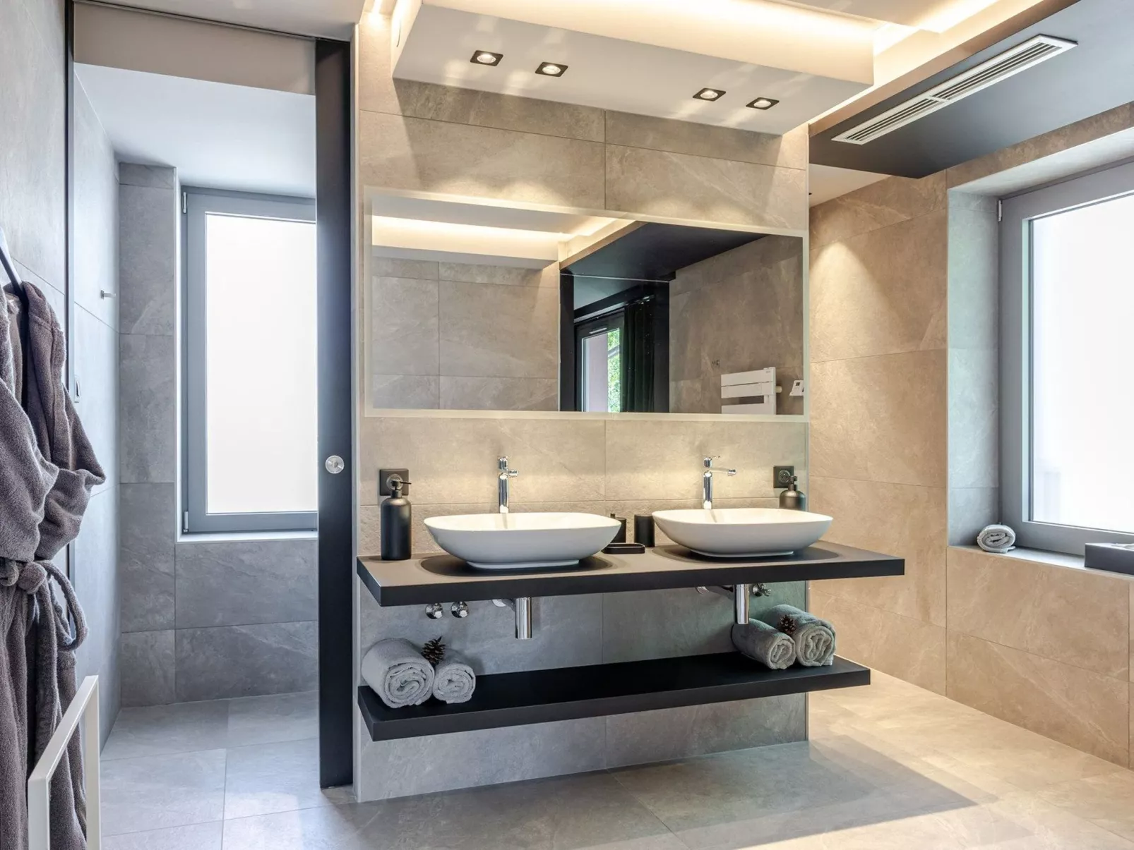 Loge aux Loups, Innenpool, Sauna, nahe am See-Image-tags.info