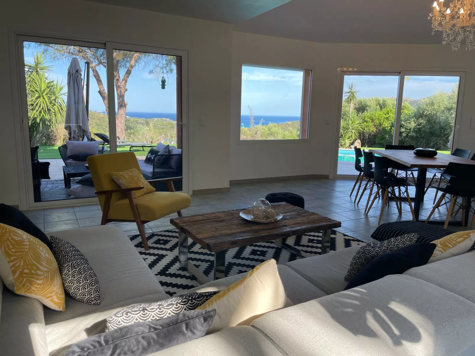 Ferienvilla "Azura" mit eigenem Pool-Inside