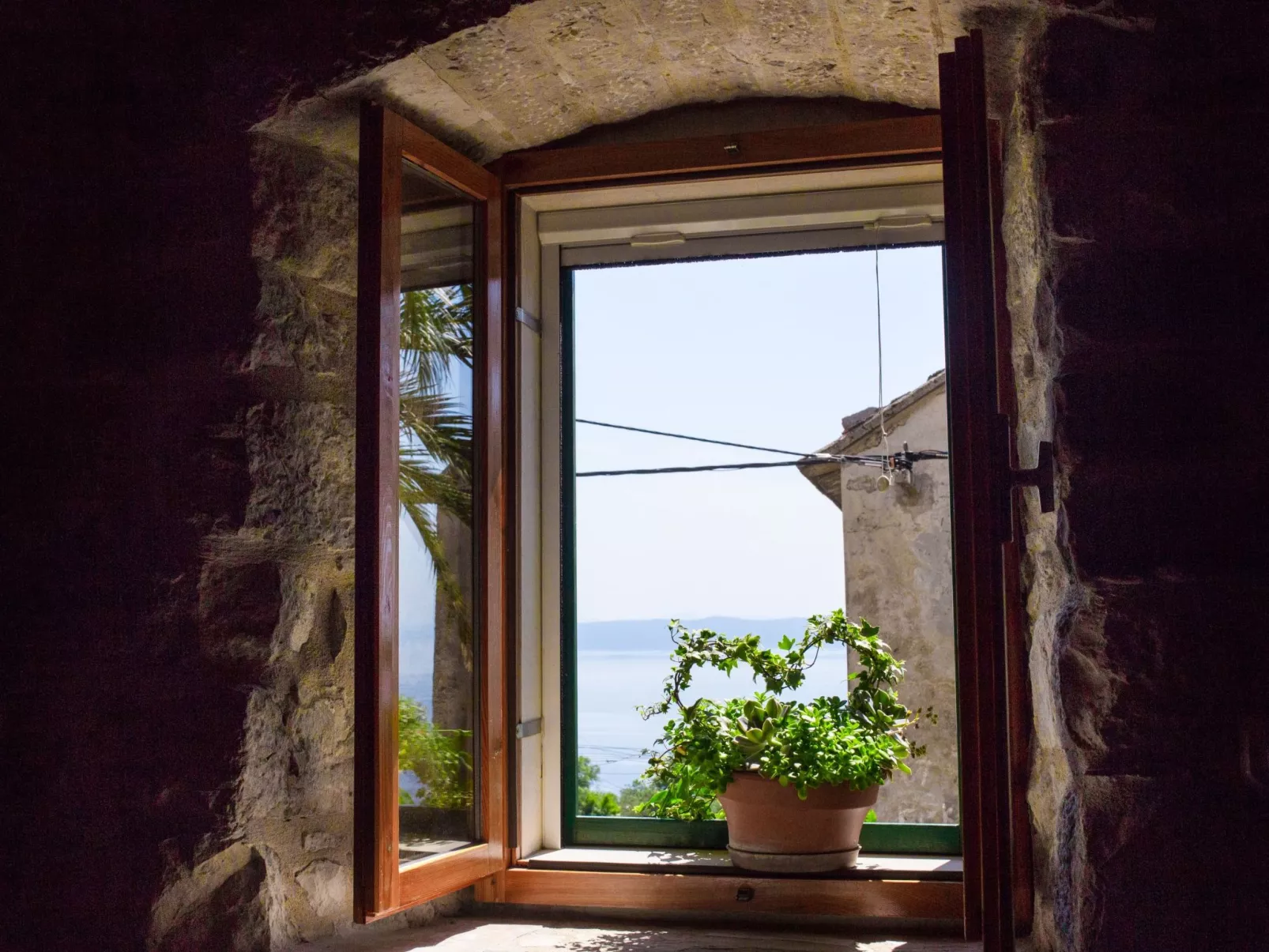 Mit Blick auf das Wasser-Outside