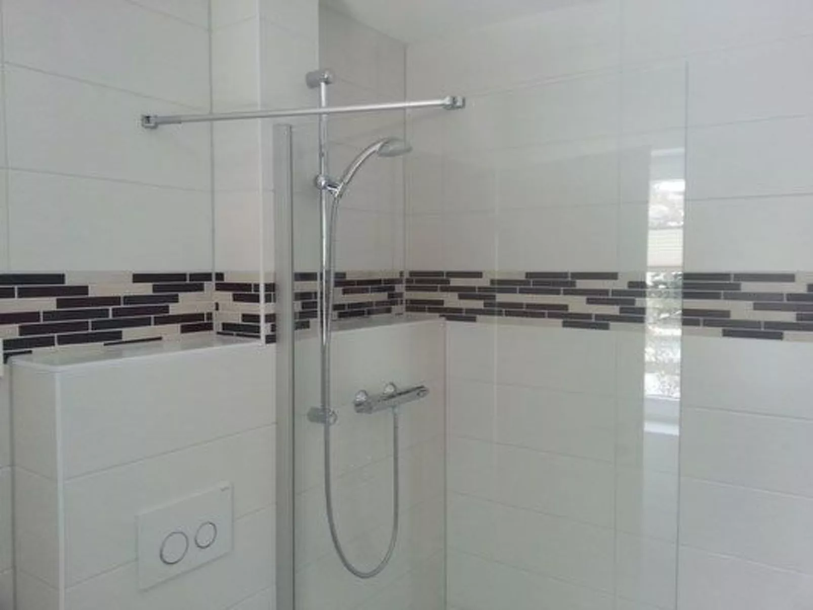 Moderne Maisonette-Wohnung mit Terrasse-Drinnen