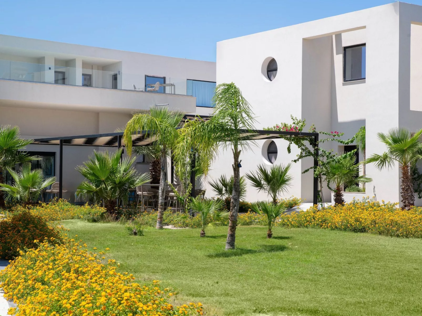 Trapezia Luxury Living -Garnet-Dehors