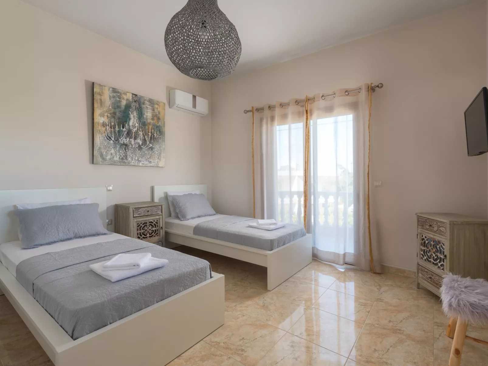 Geräumige Villa Evelyn für 10 Personen mit Pool-Inside