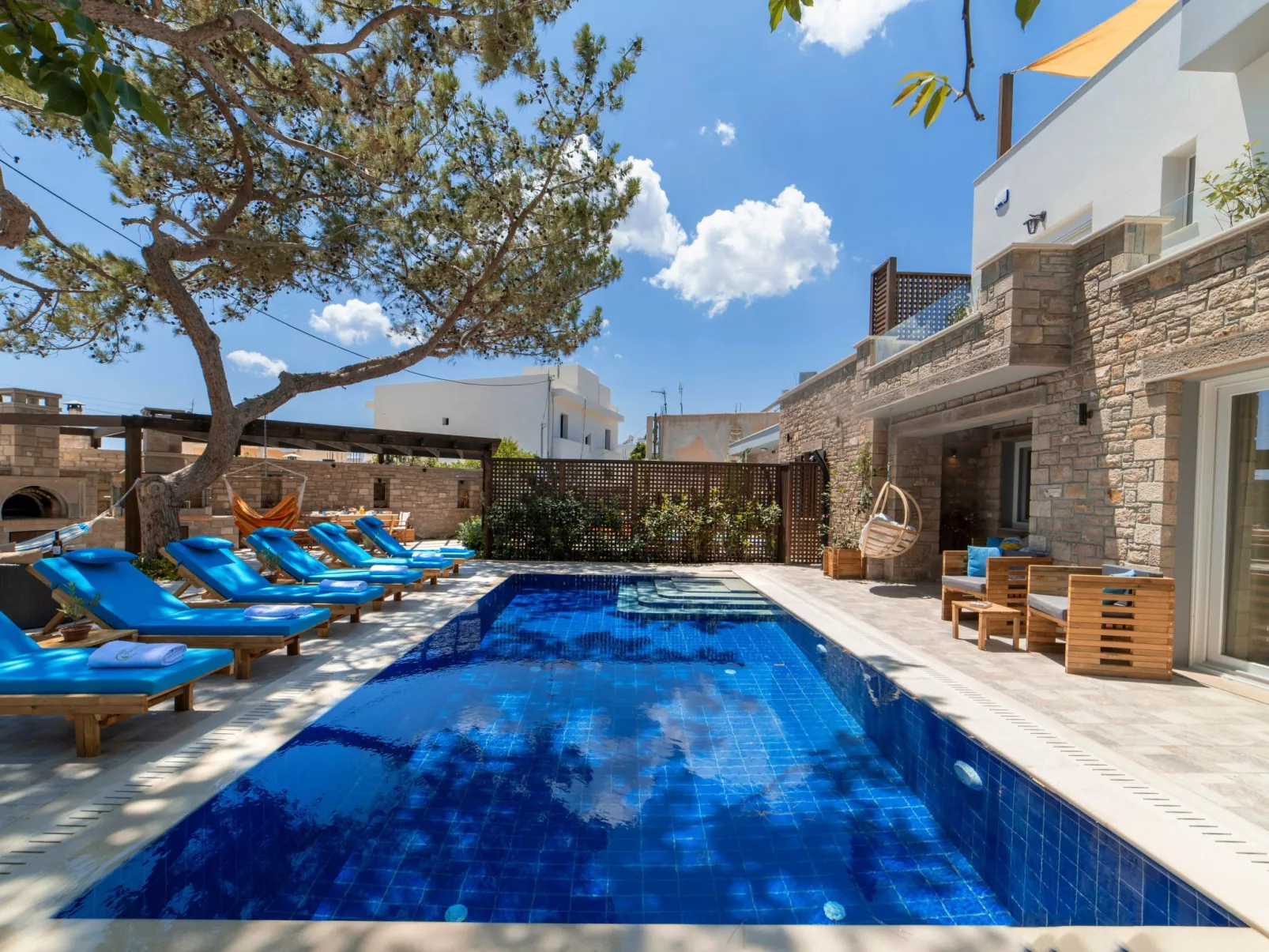 Luxuriöses Ferienhaus mit heizbarem Infinitypool-Dedans