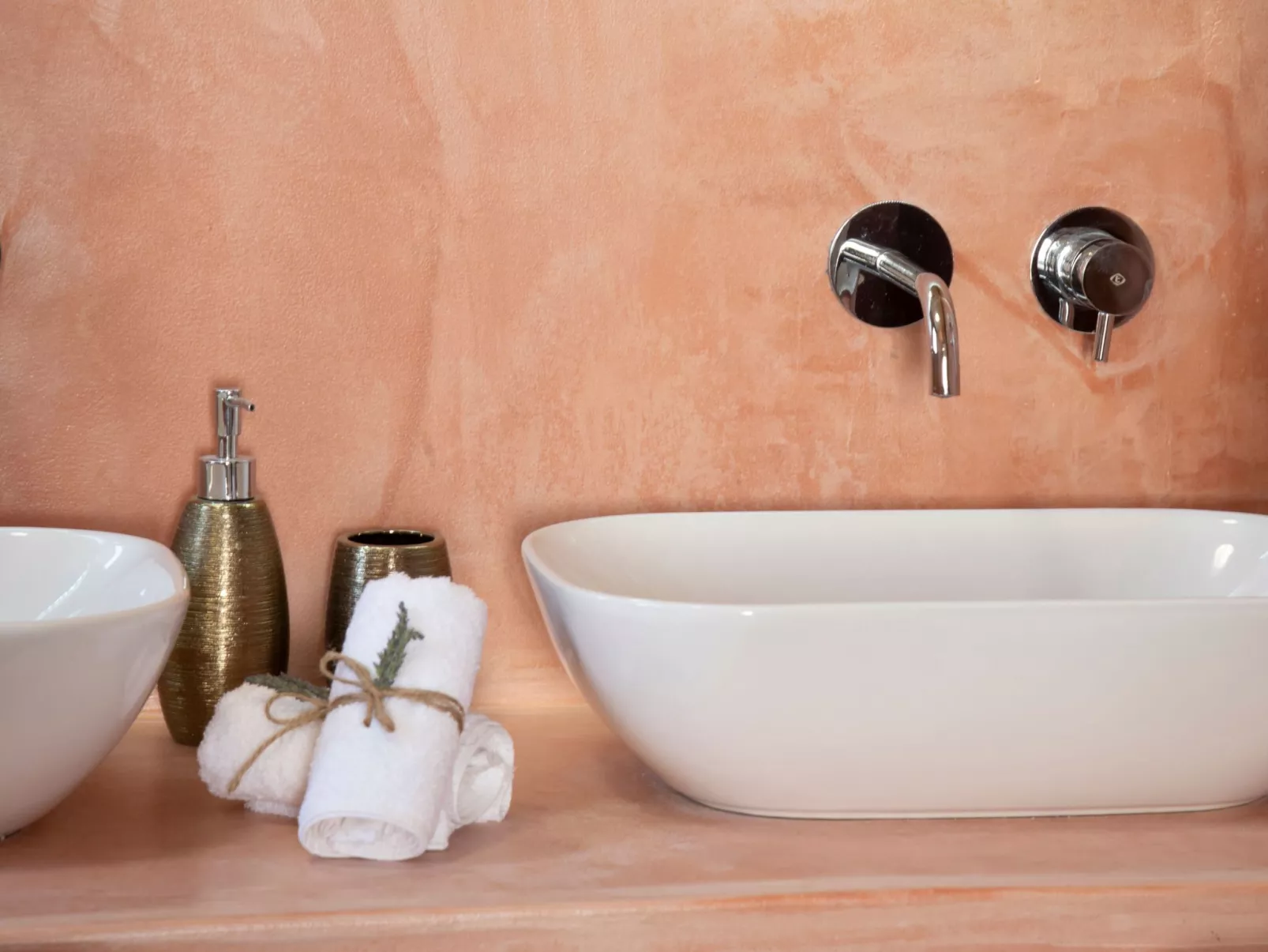 Luxuriöser Villenkomplex mit 14-16 Schlafzimmern in Strandnähe-Drinnen