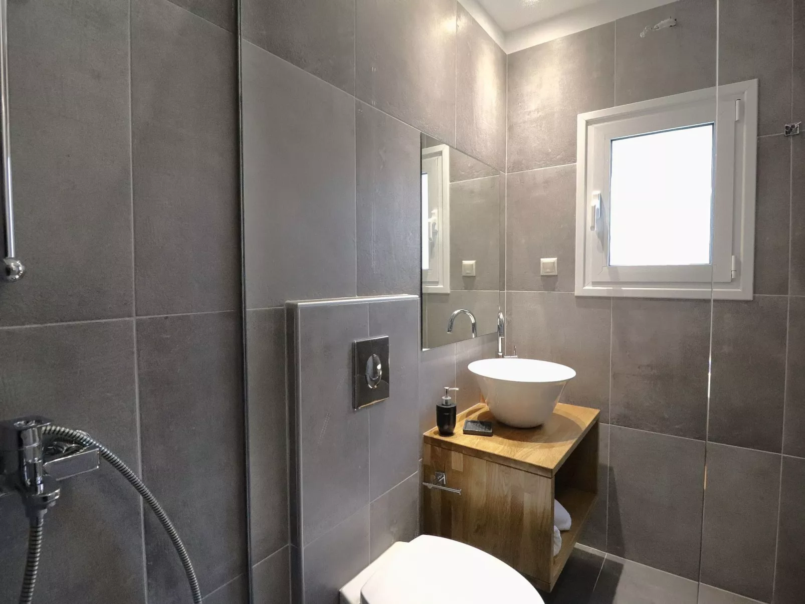 "Faiax" mit eigenem Pool-Drinnen