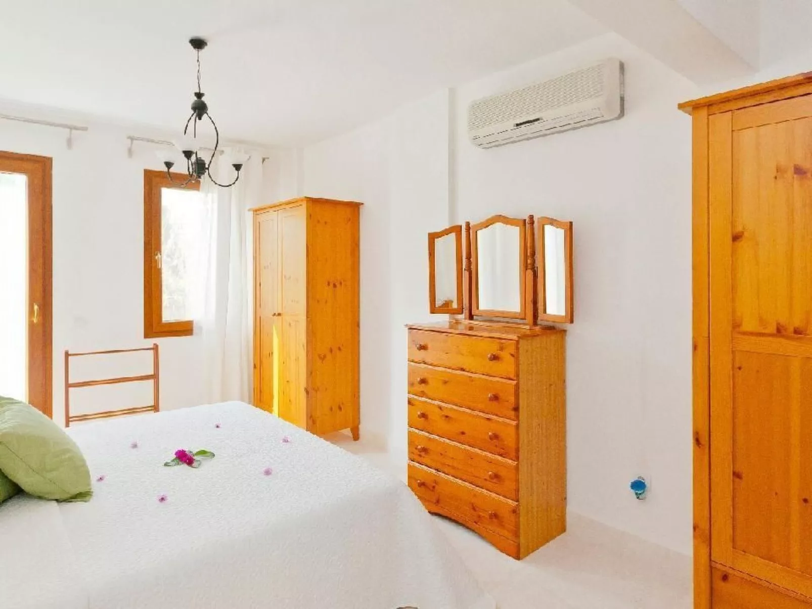 Mit Blick auf das Wasser-Inside