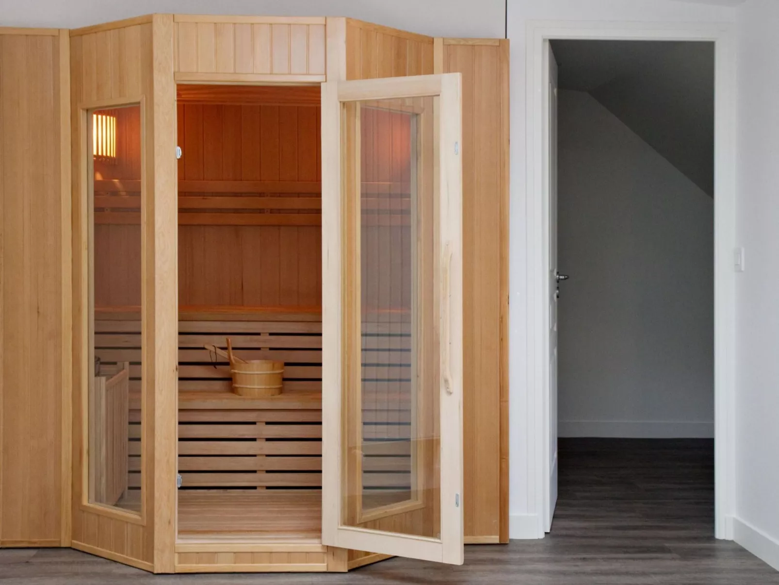 "Le Rayon Vert" mit Jacuzzi-Drinnen