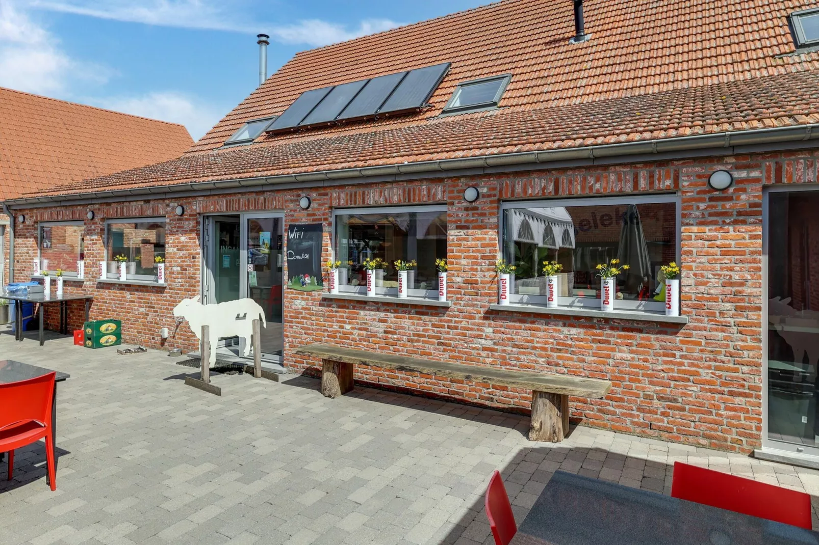 IN DE WOLLEKJES  “slapen bij of tussen de schapen”-Extérieur été
