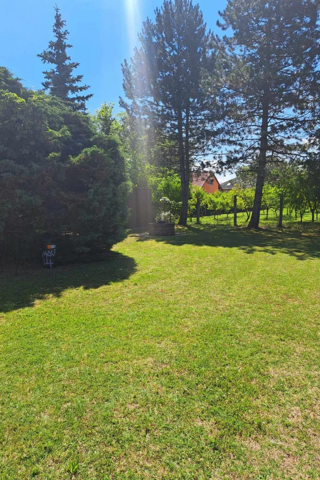 Mit eigenem Parkplatz-Dehors