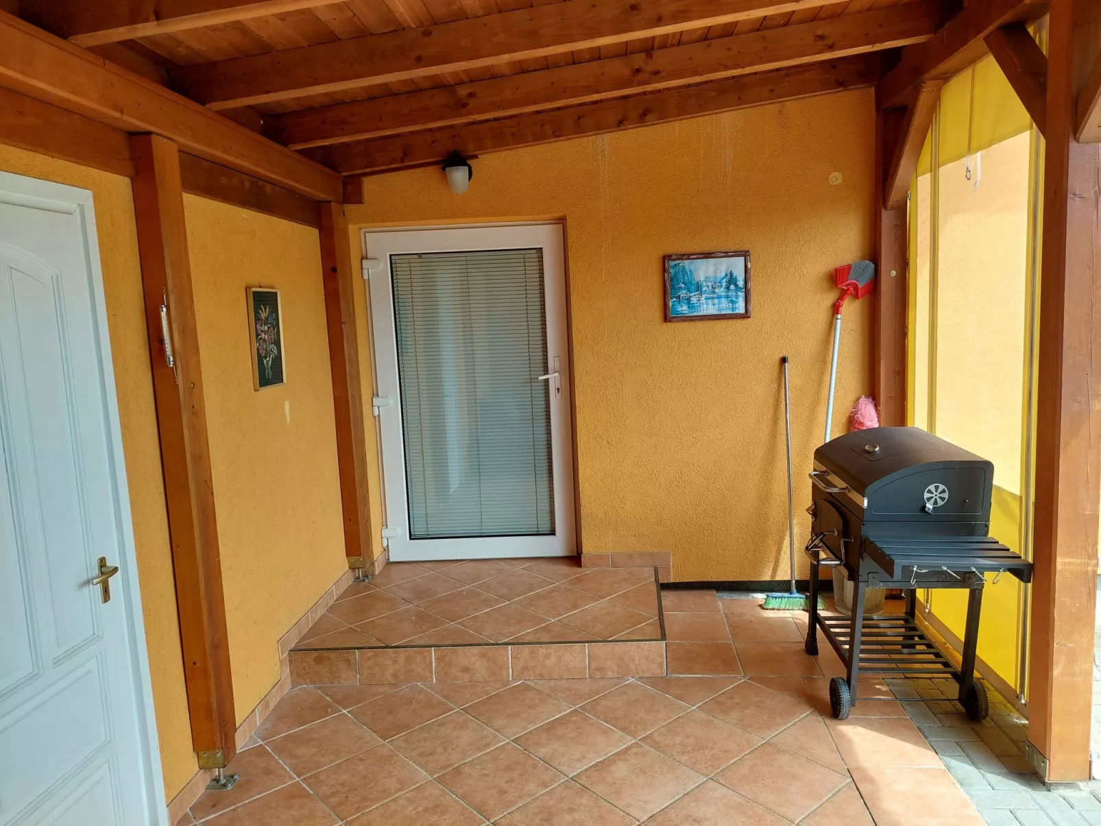 Schönes Ferienhaus mit Pool in ruhiger Lage-Dehors