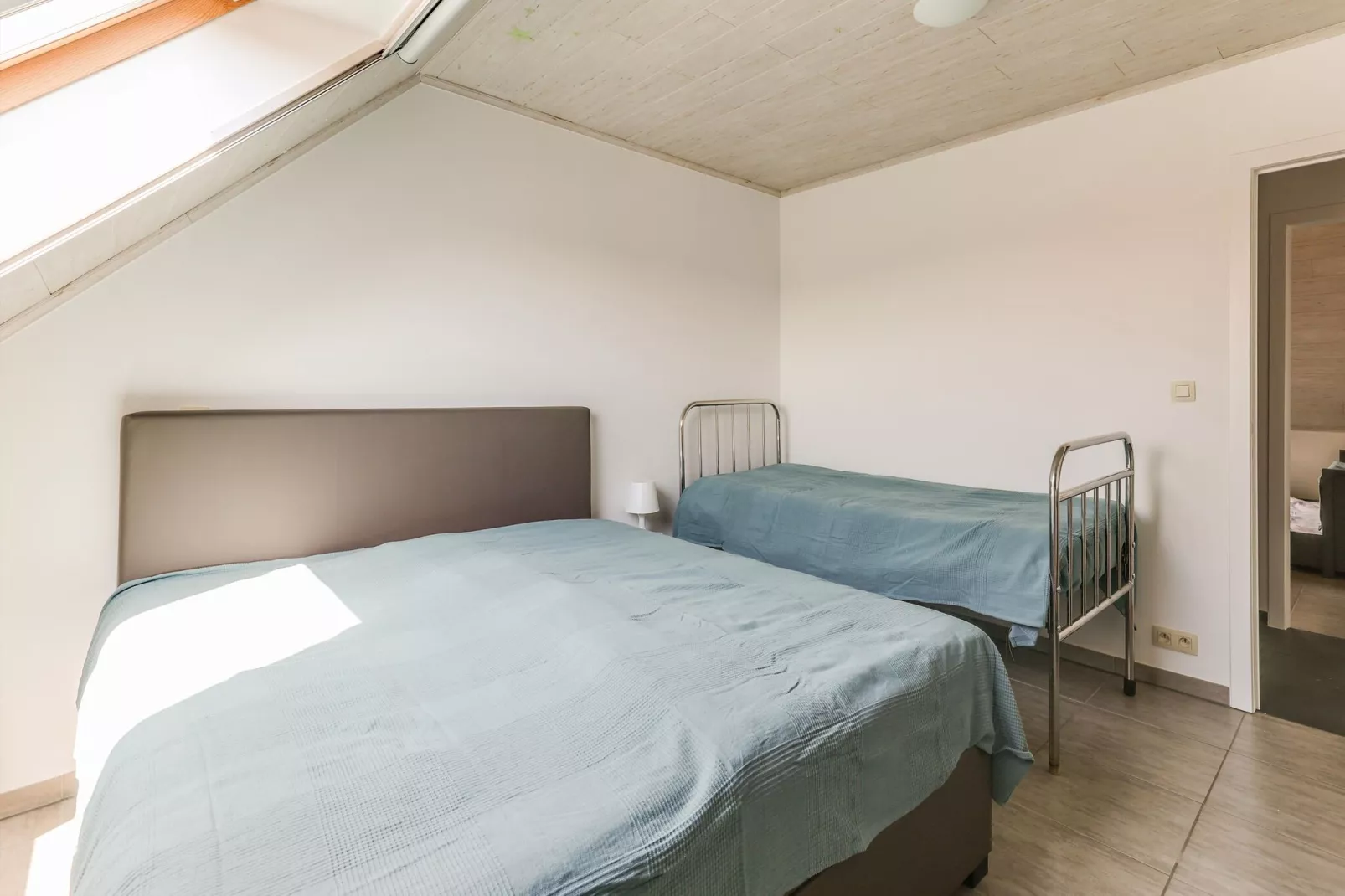 IN DE WOLLEKJES  “slapen bij of tussen de schapen”-Chambre