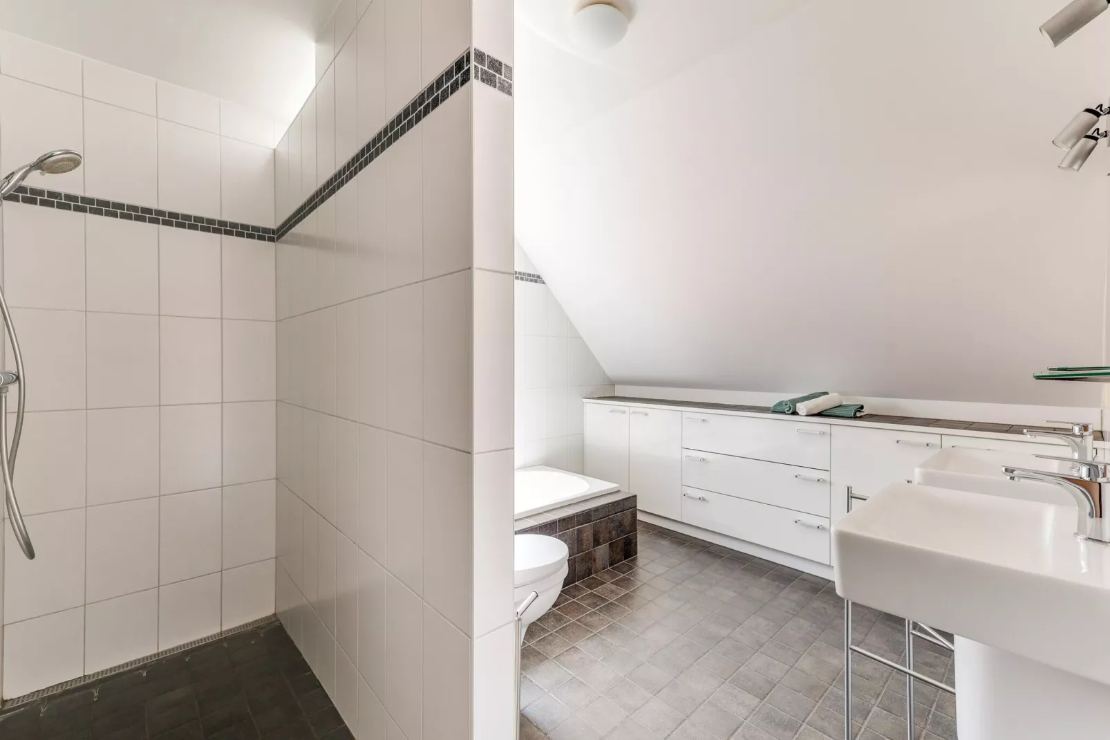 IN DE WOLLEKJES  “slapen bij of tussen de schapen”-Salle de bain