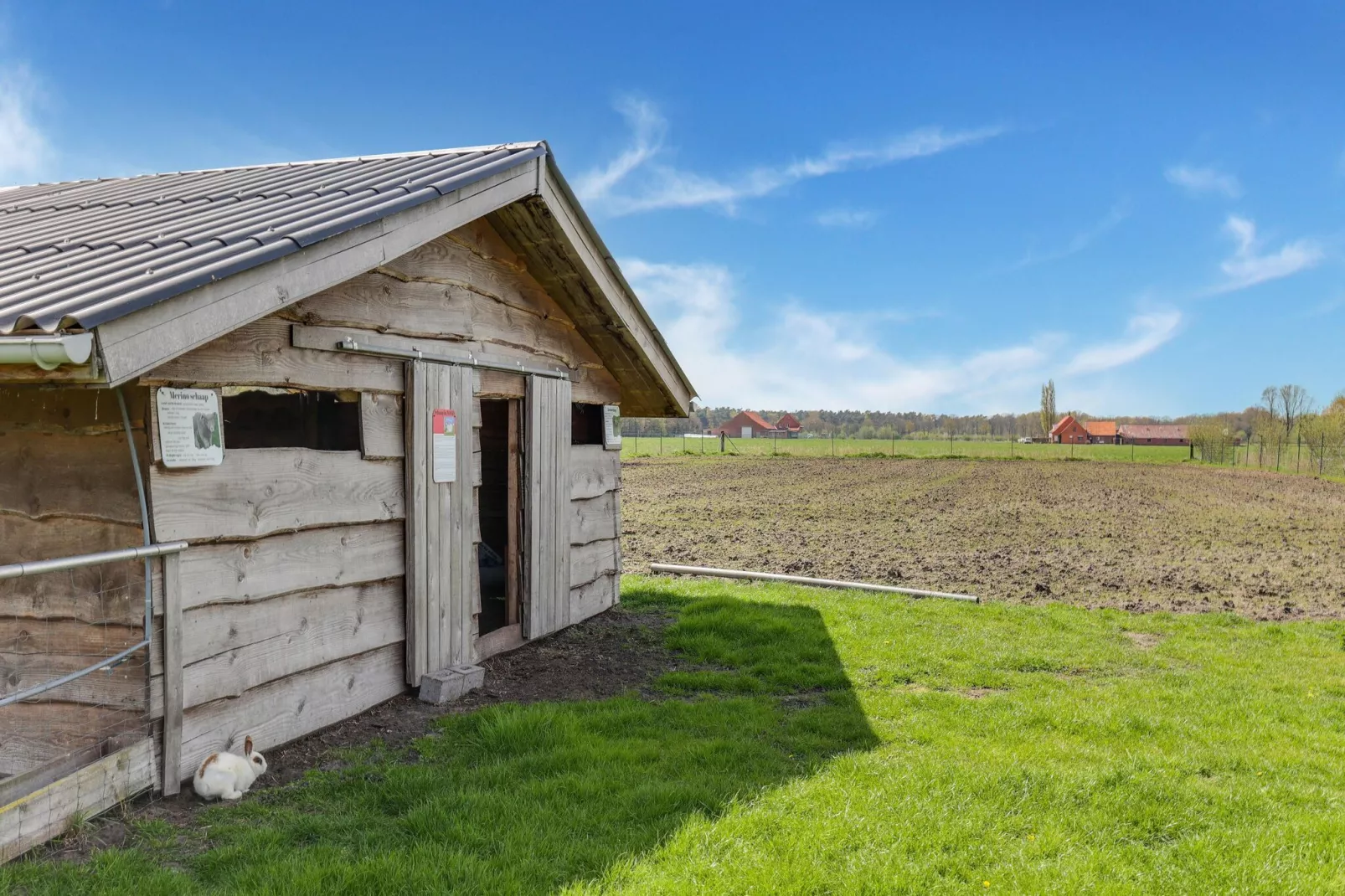 IN DE WOLLEKJES  “slapen bij of tussen de schapen”-Jardin d'été