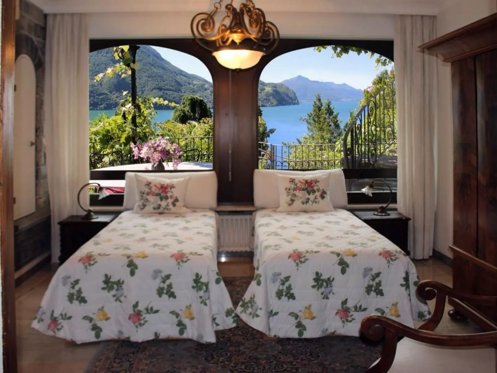 Barony Villa-Drinnen