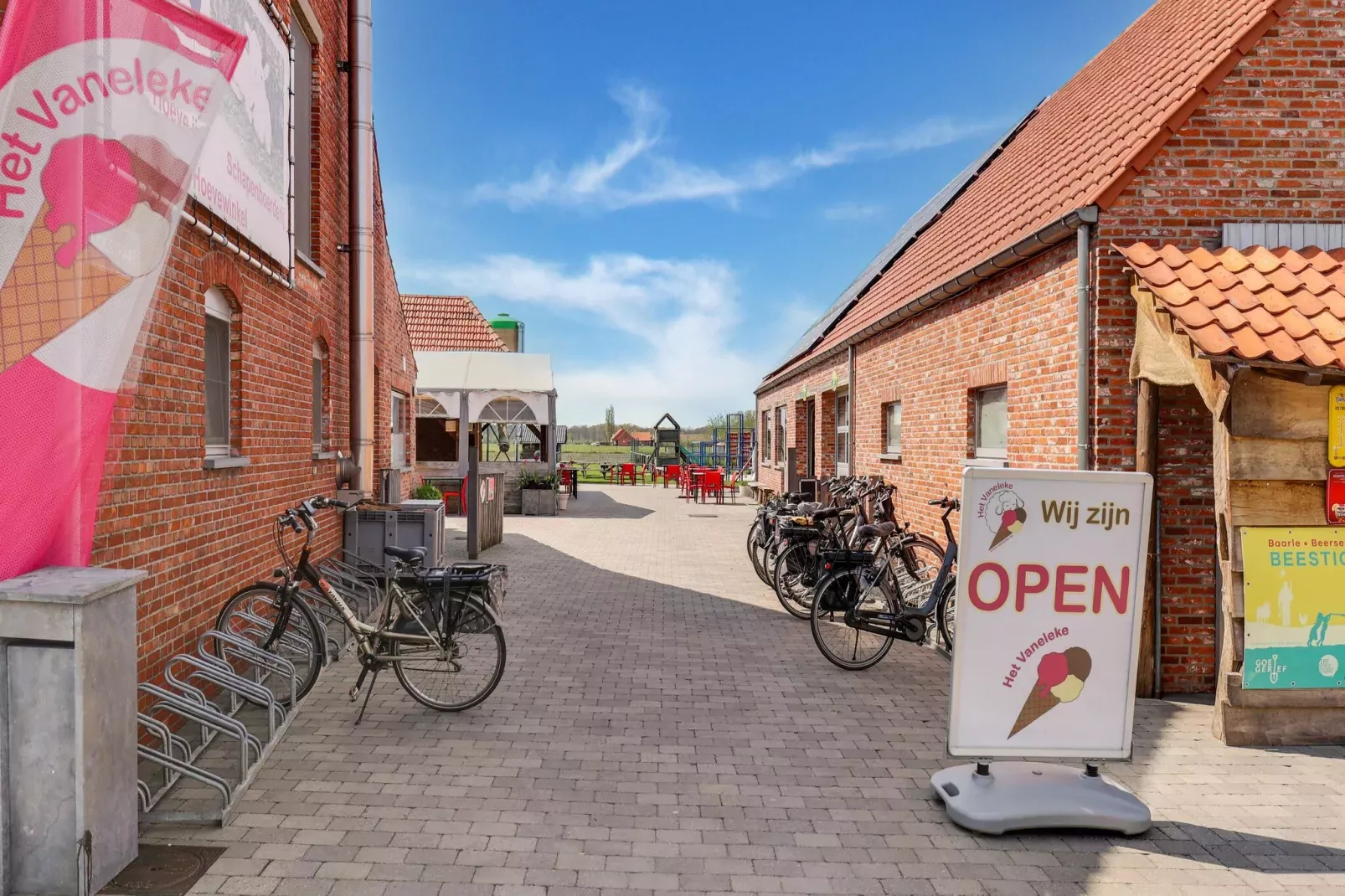 IN DE WOLLEKJES  “slapen bij of tussen de schapen”-Zones d'été à 1 km