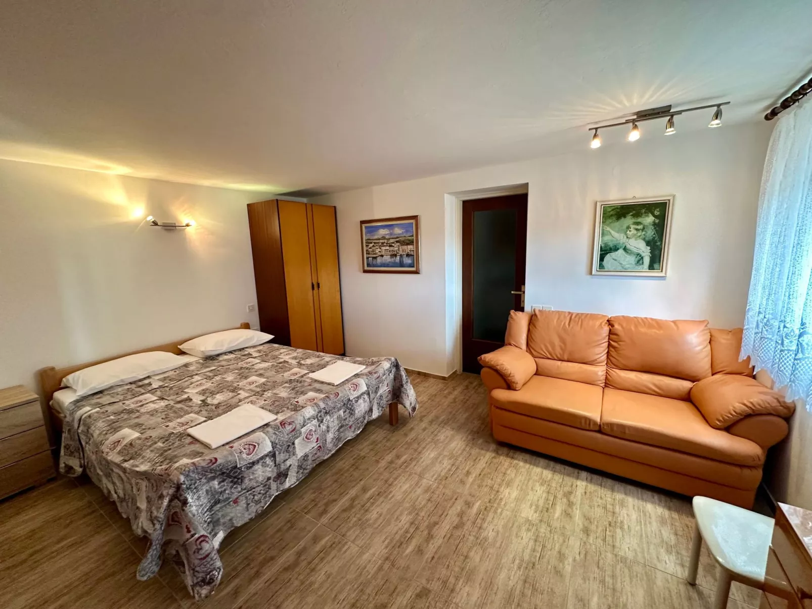 Apartment Car-Drinnen