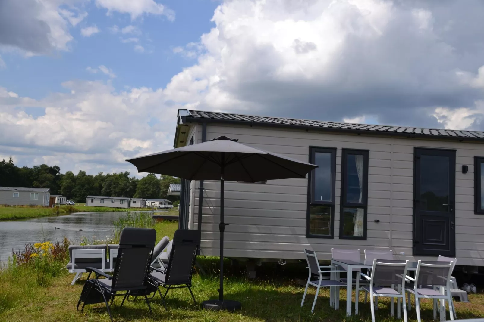 Ile-de-la-Banette-Exterior summer
