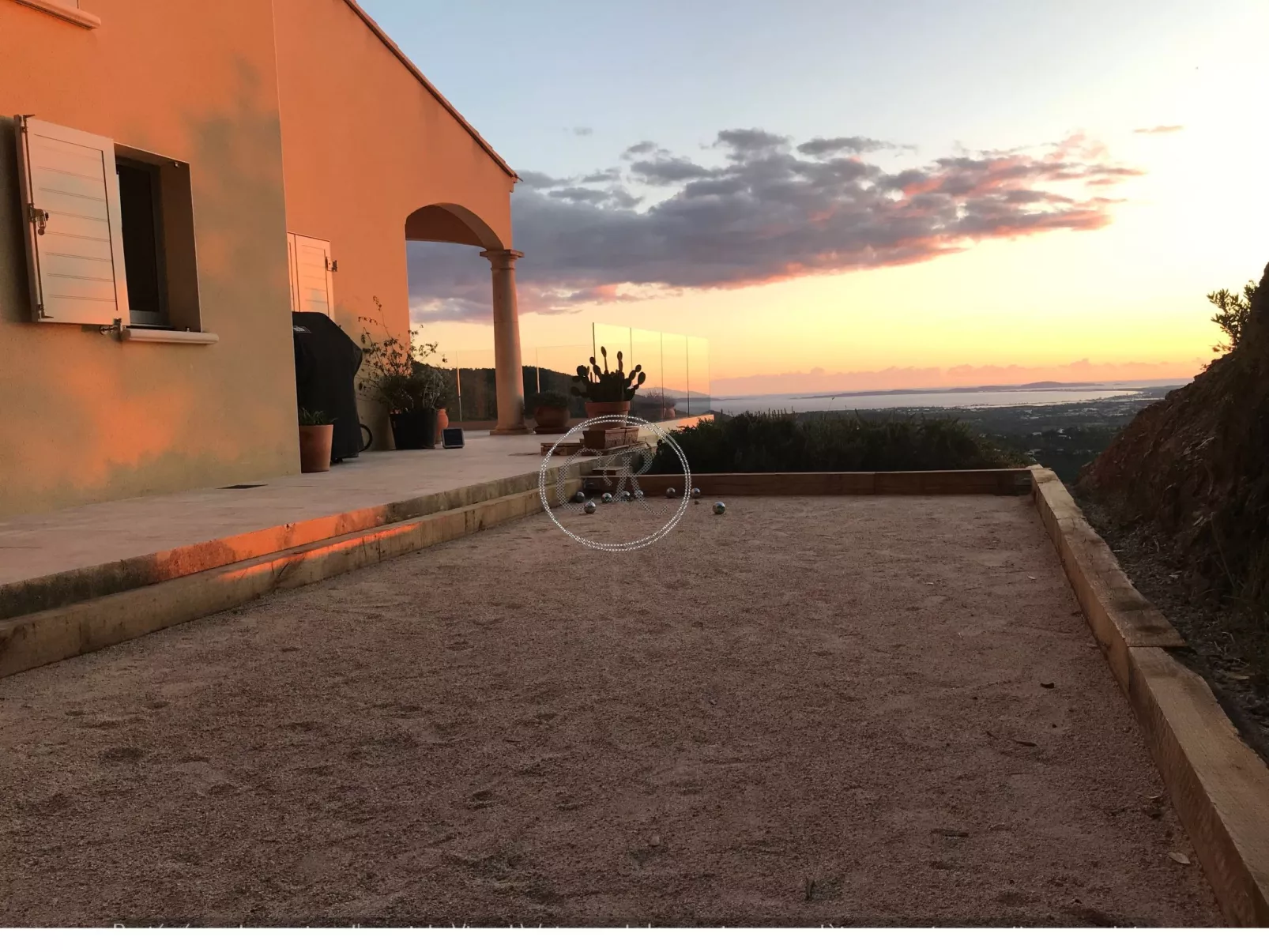 Wunderschöne Villa in Valcros mit Pool und Meerblick-Dedans