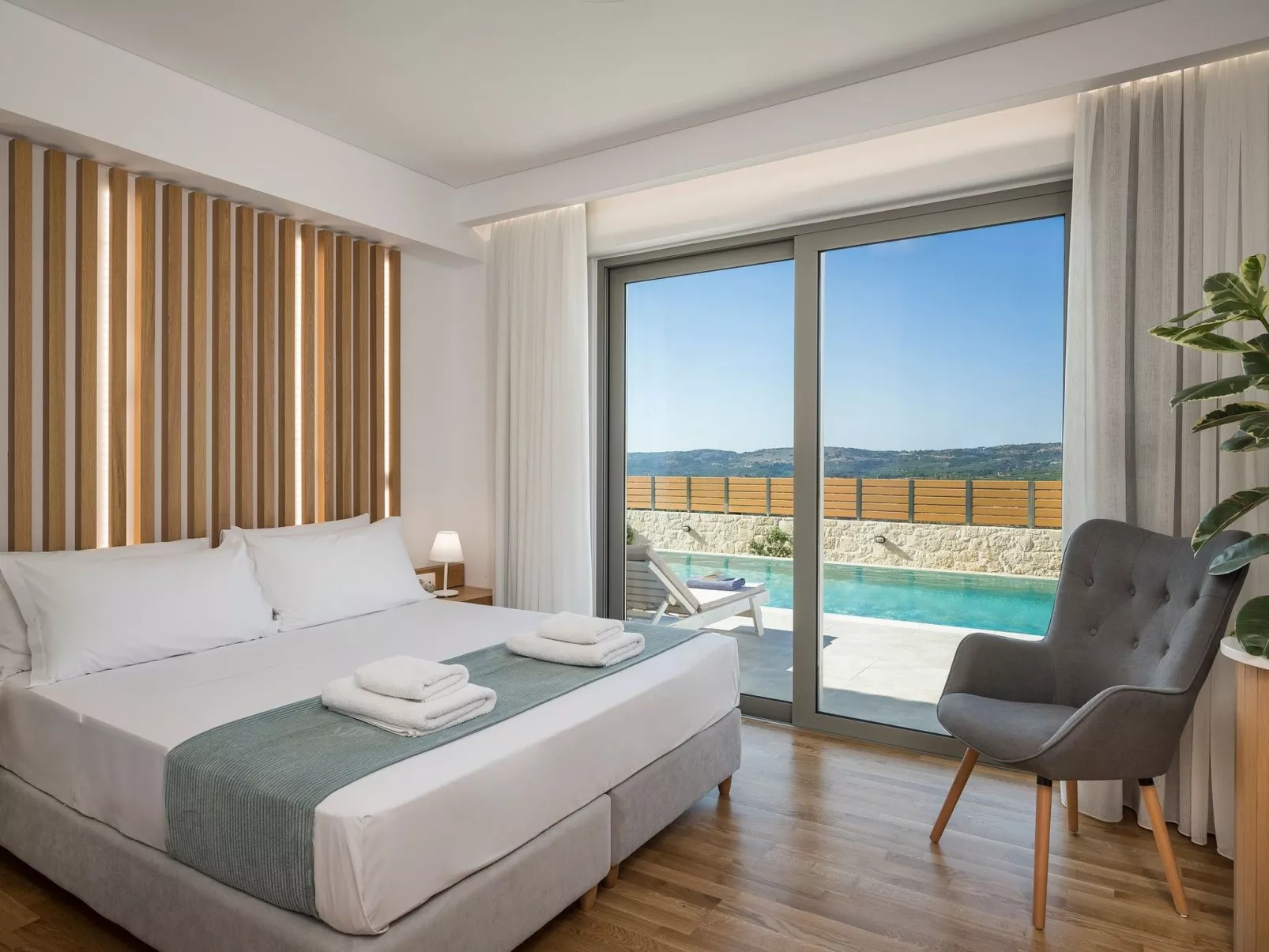 Villa White Harmony 6km vom Strand entfernt mit Pool-Dedans