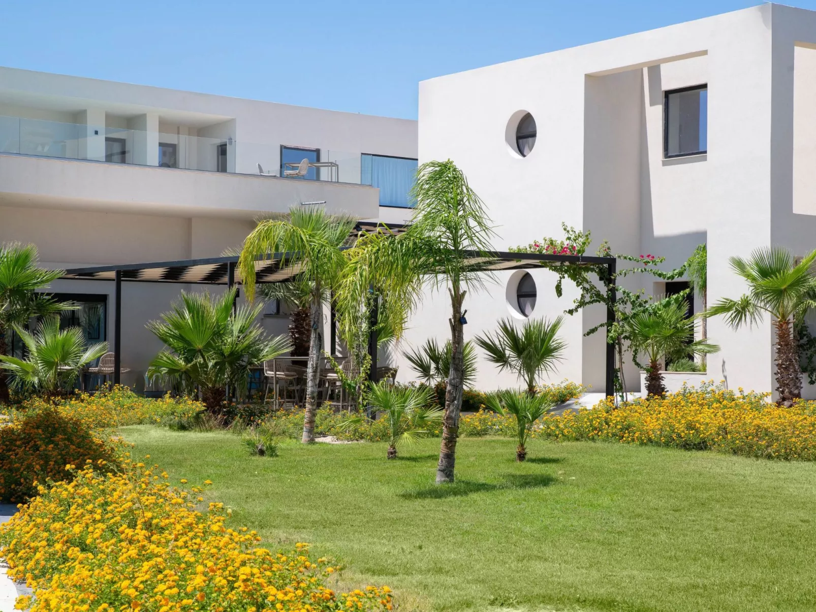 Trapezia Luxury Living -Türkis-Outside