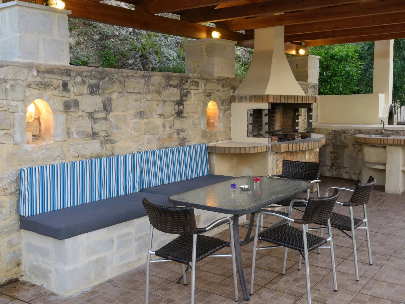 Familienvilla mit privatem Pool, Spielplatz und BBQ-Inside