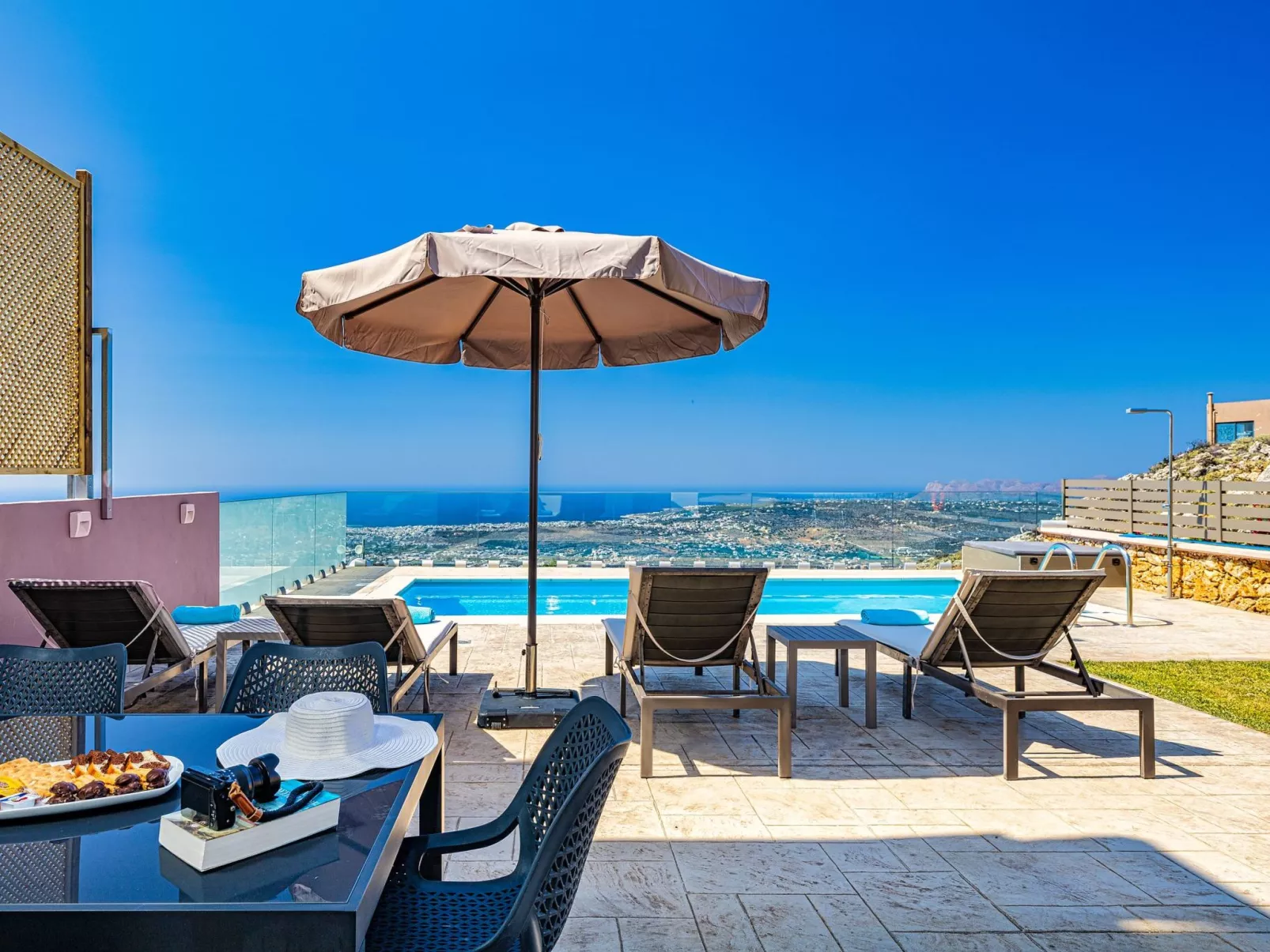 "Villa Nektar" mit privatem Pool-Dehors