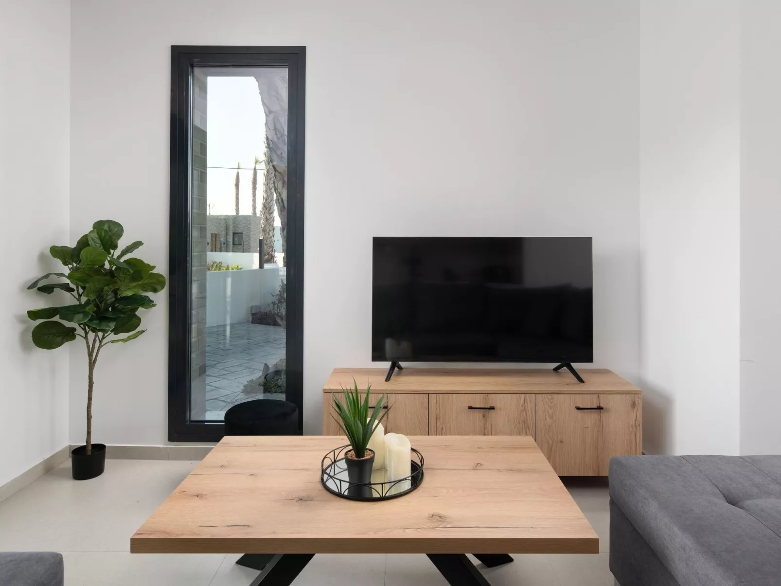 Davlakos Wohnung Rea 1-Dedans