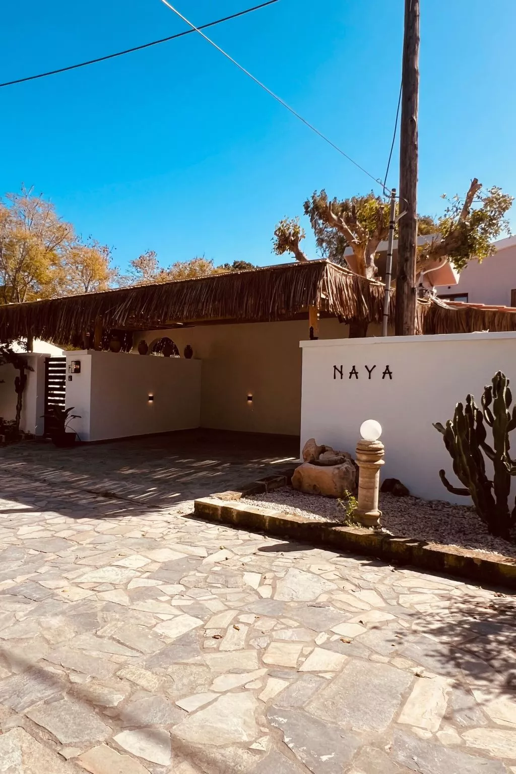 "Naya" mit eigenem Pool-Dehors