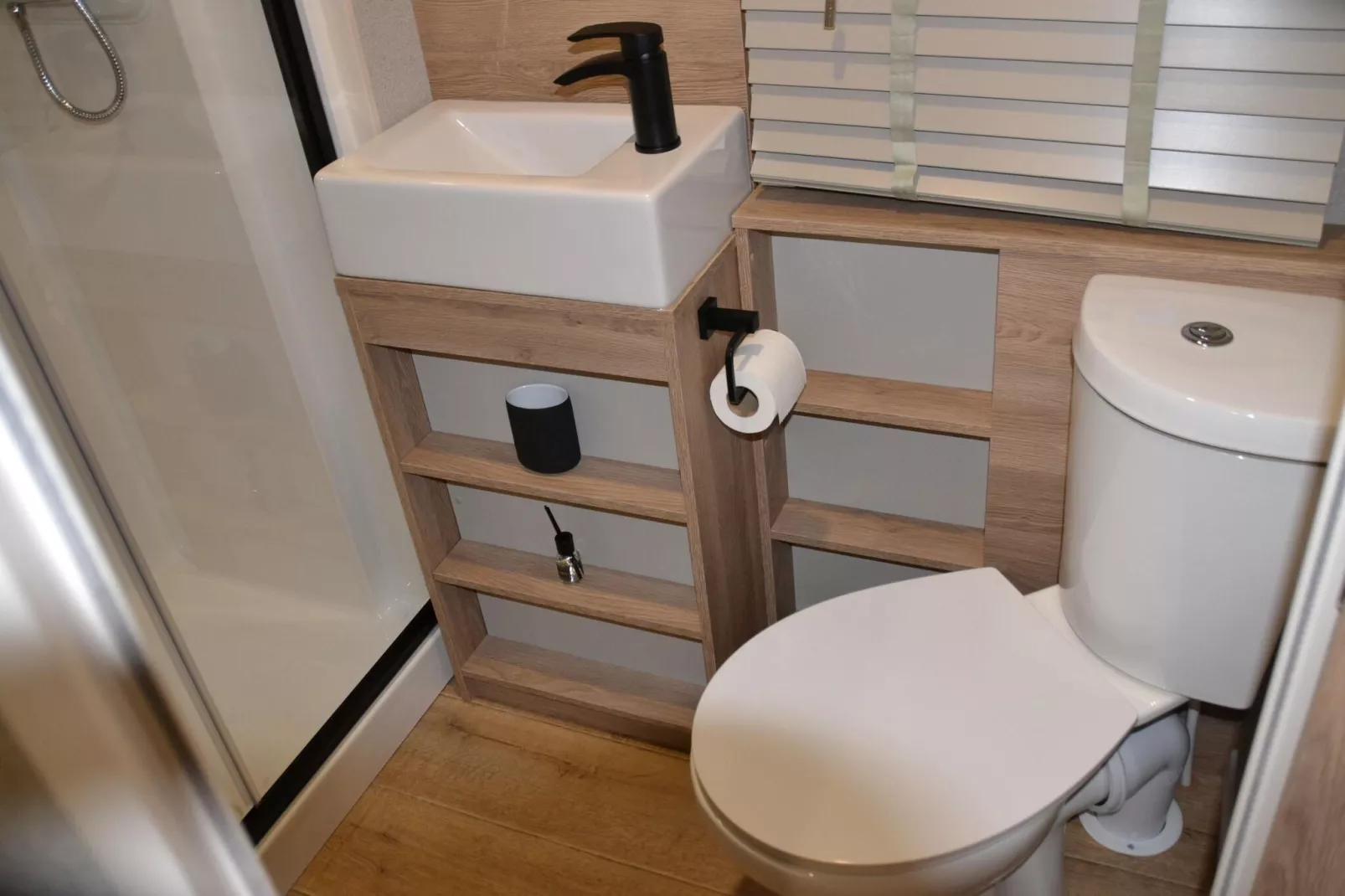 Ile-de-la-Banette-Bathroom