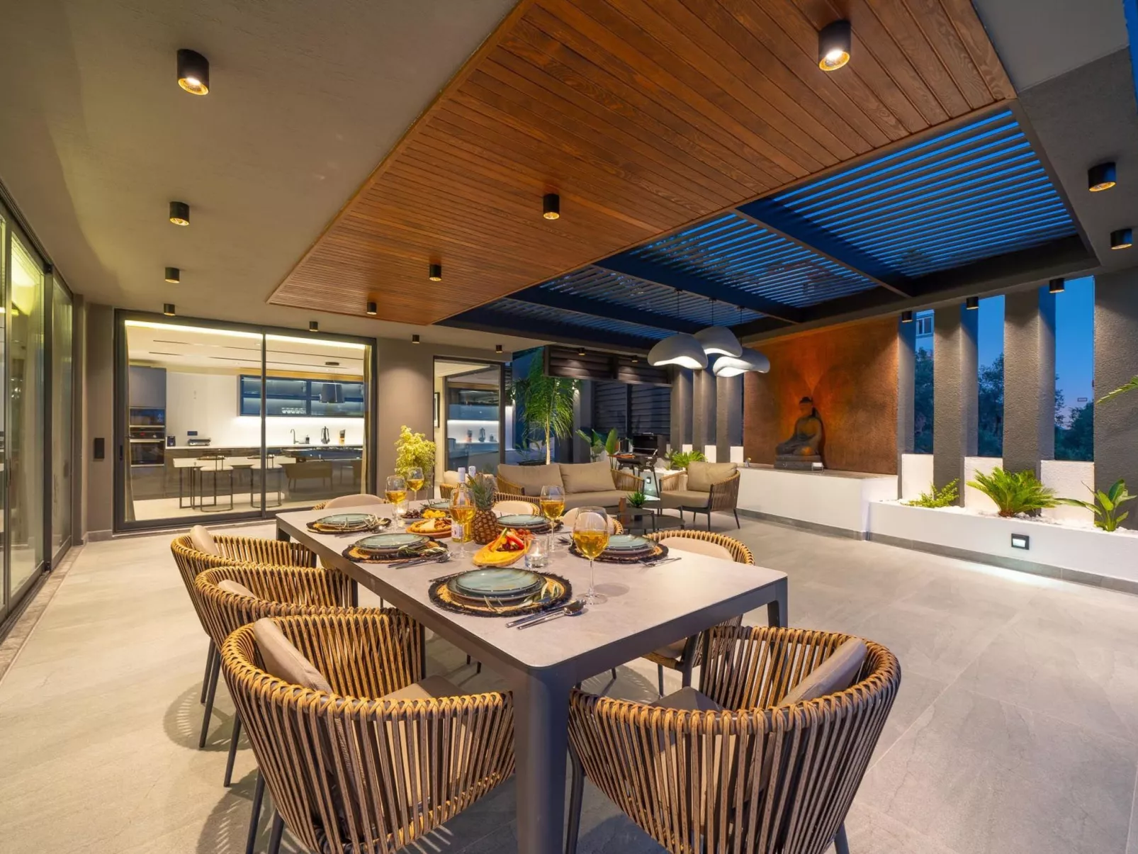 Designvilla mit Pool und spektakulärer Aussicht-Drinnen