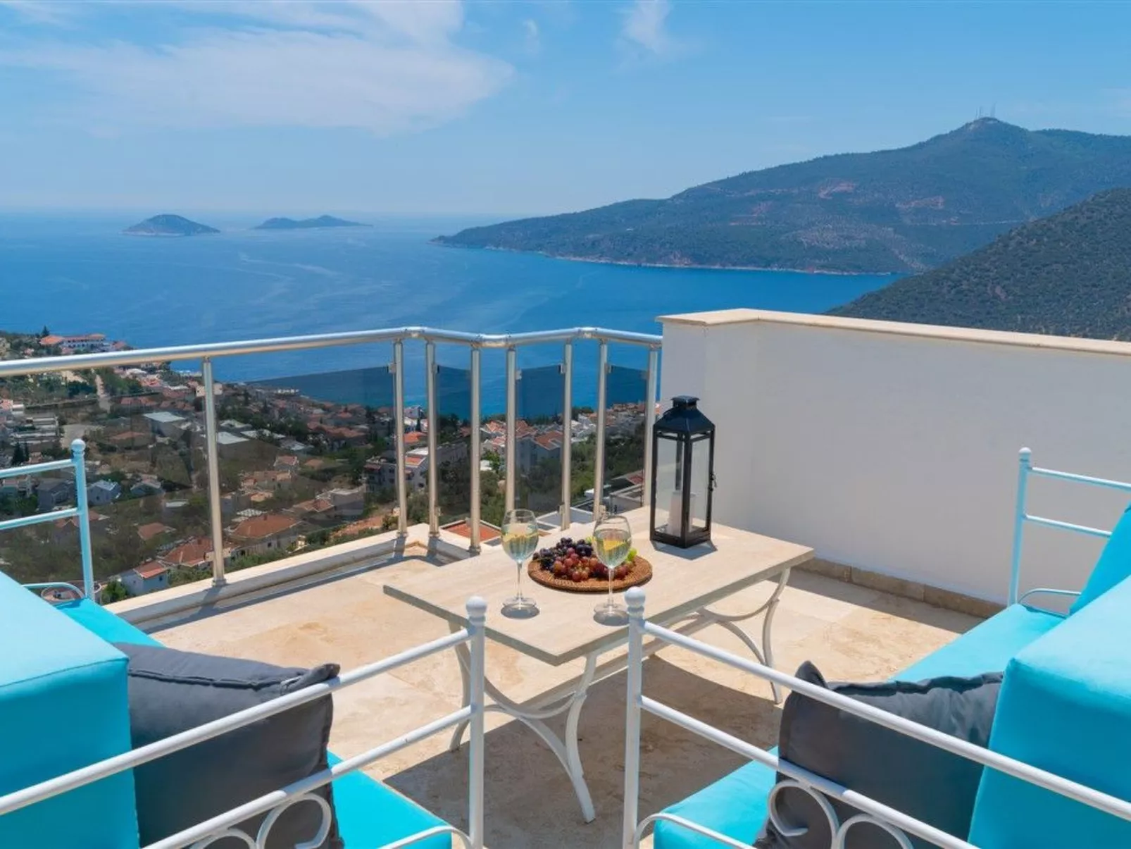 Villa Blueline mit Pool und Meerblick, im Zentrum-Dedans