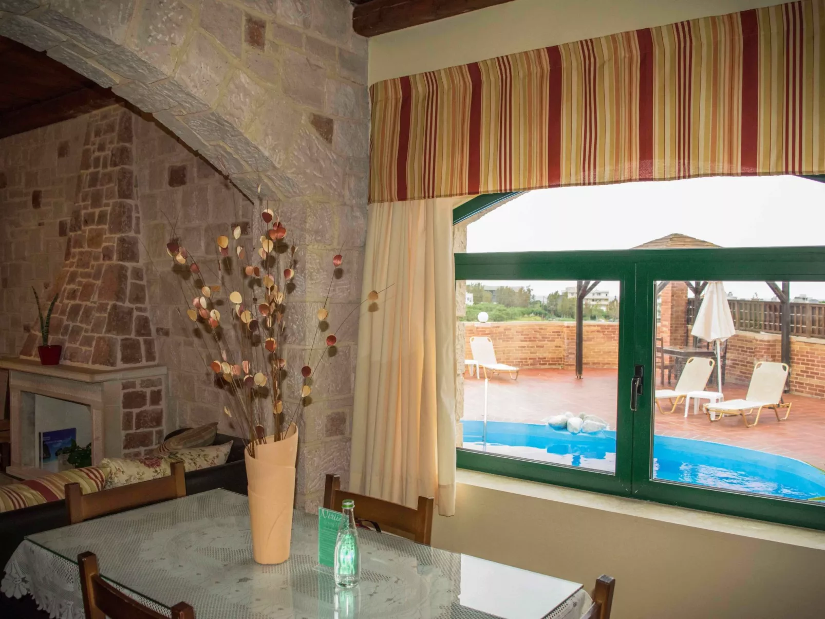 Niriides Villas_ Thetis_ 3-Schlafzimmer privater Pool-Dedans