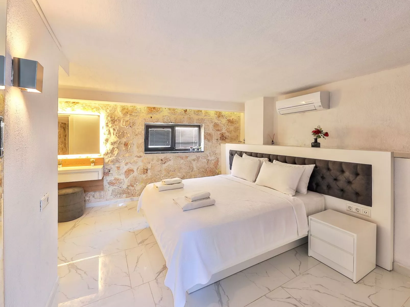 Moderne Luxusvilla in Kalkan mit Meerblick-Dedans