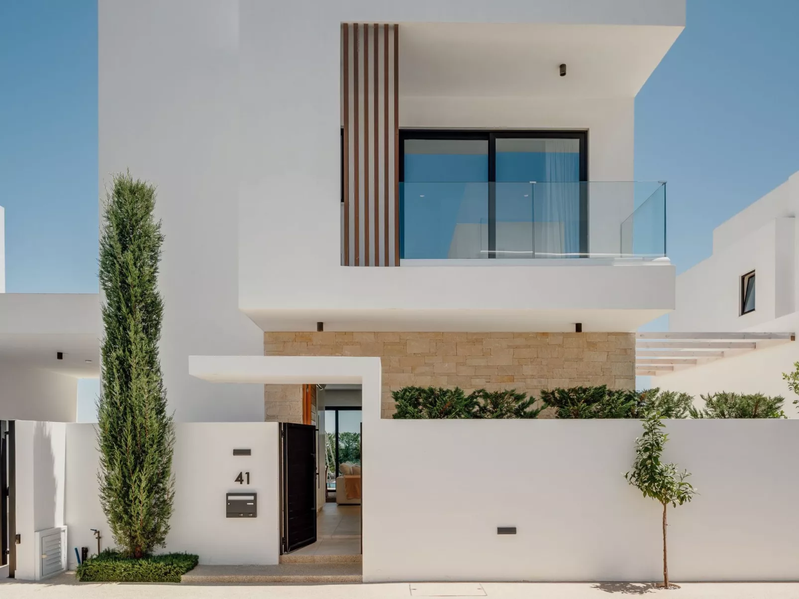 "Hercules 41" mit privatem Parkplatz-Draußen