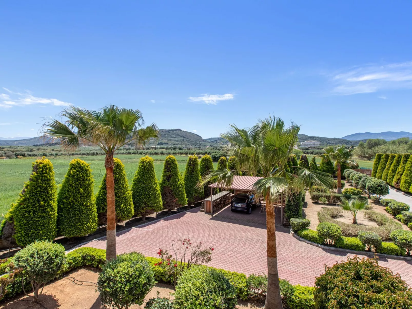 Cold Crest Haus-Outside