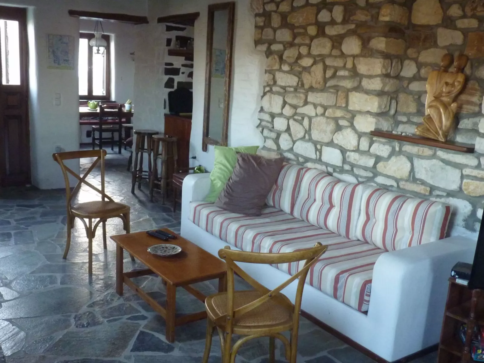 Apollon Paradise-Drinnen