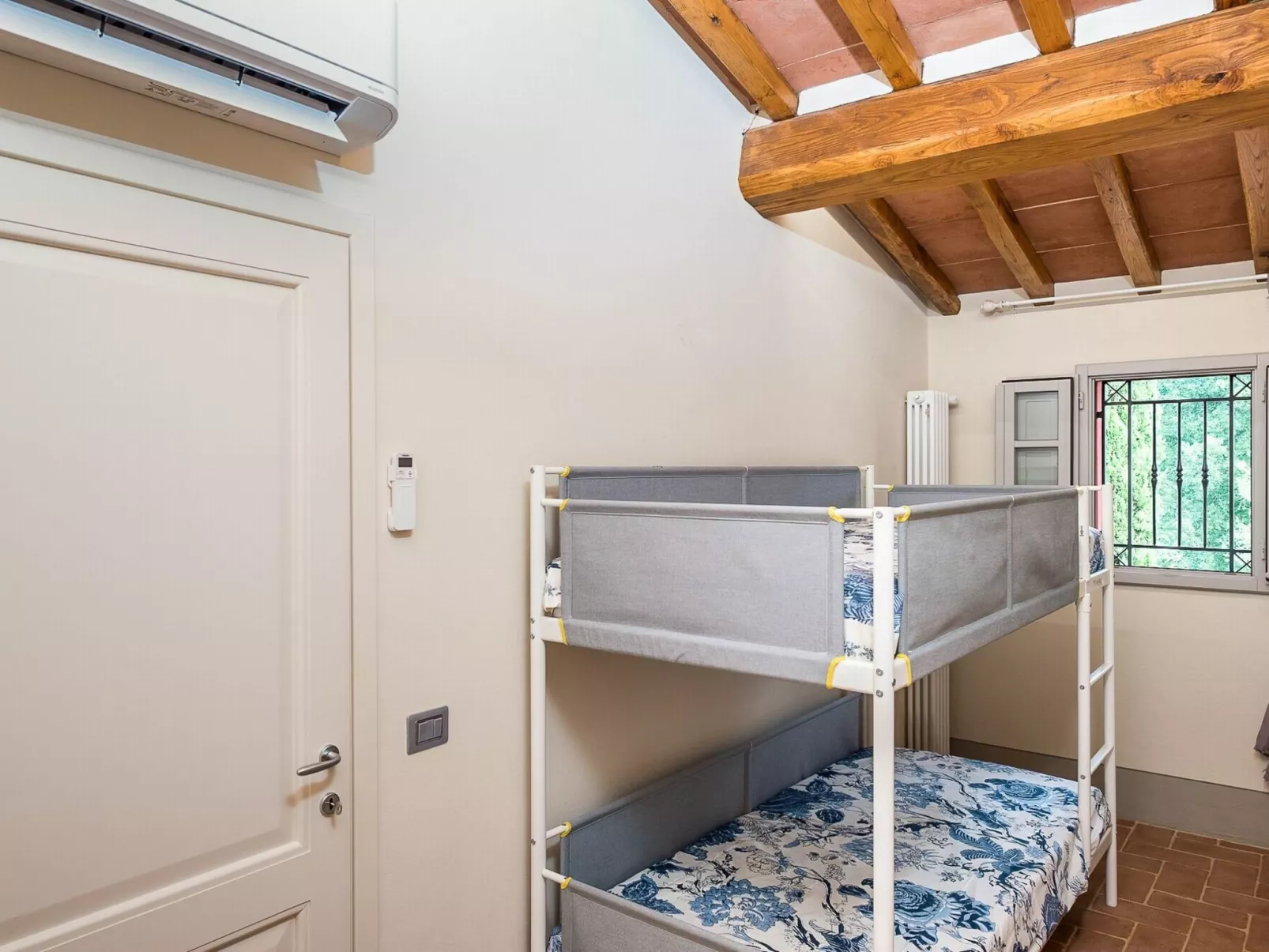 'Belvedere Q7 Rota'-Inside