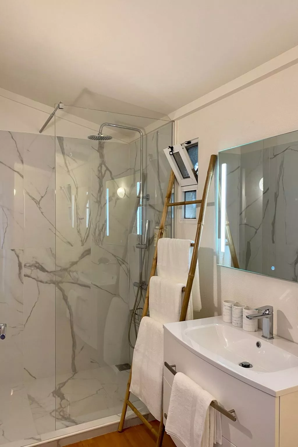 Ideales Familienhaus mit freiem Stadt- und Meerblick-Inside