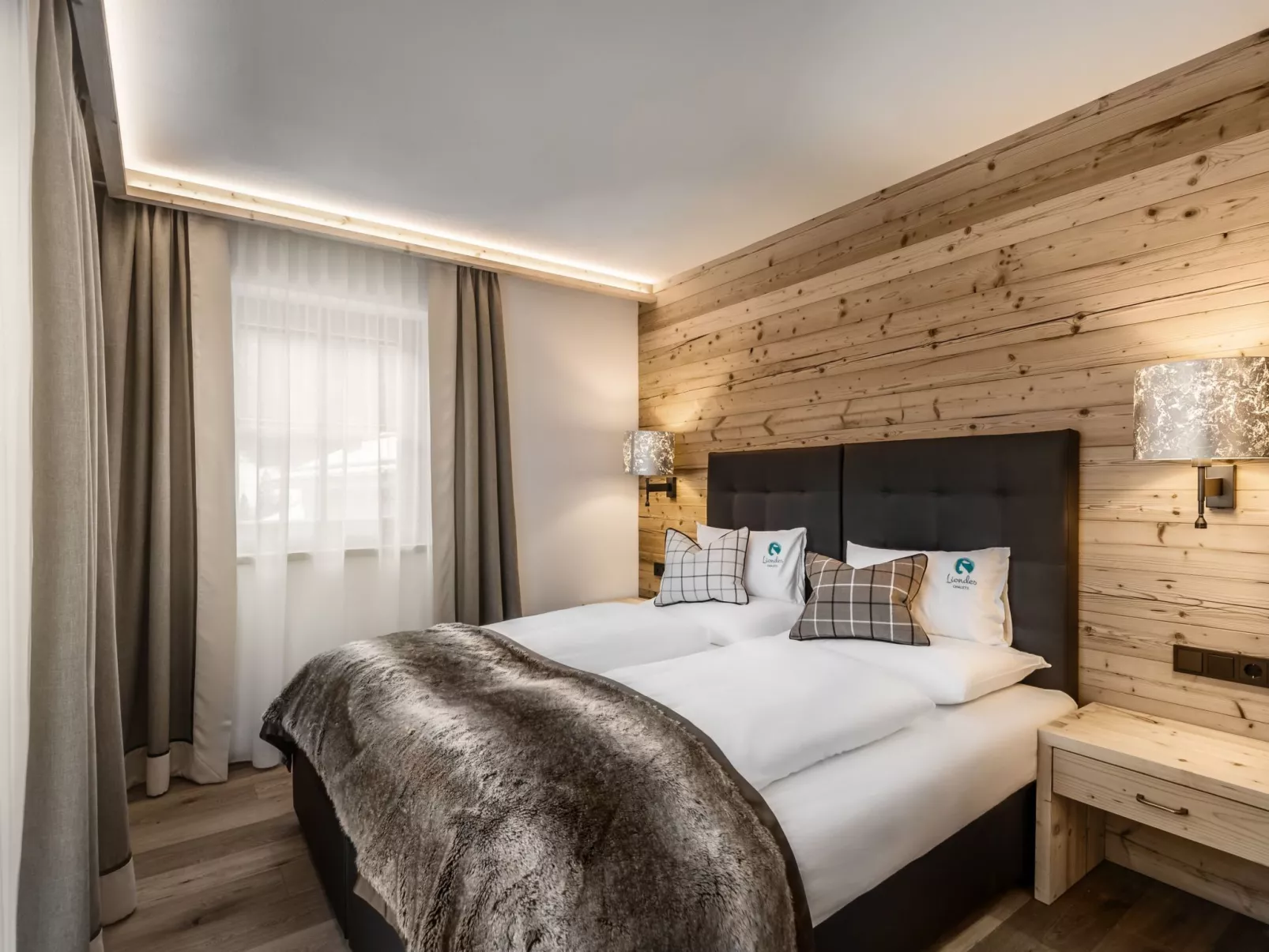 Für vier Personen im Erdgeschoss mit kleinem privatem Garten-Drinnen