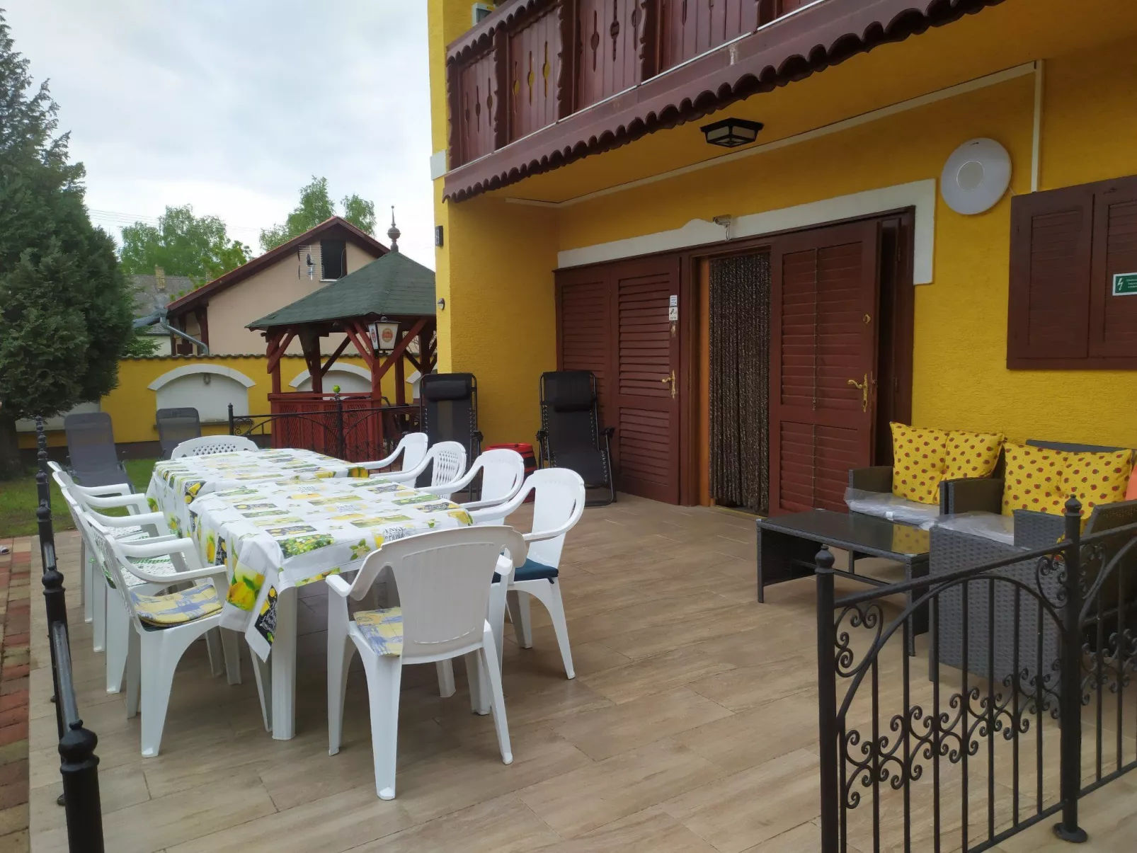 Ferienvilla mit Garten, Grill und Terrasse-Dedans