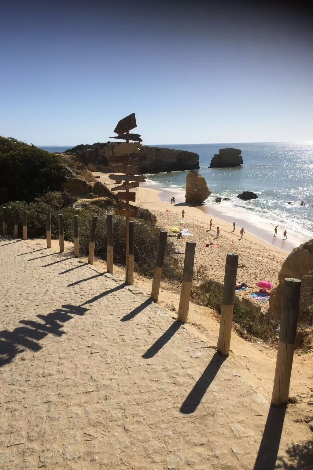 Zwei-Bett-Apartment mit großem Pool-Image-tags.info