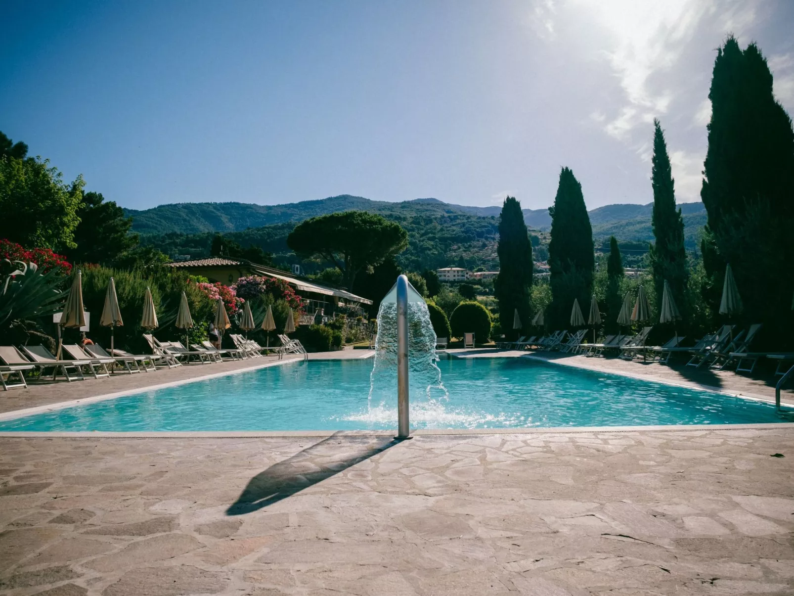 Unterkunft in einer Residenz mit Restaurant und Schwimmbad-Dehors