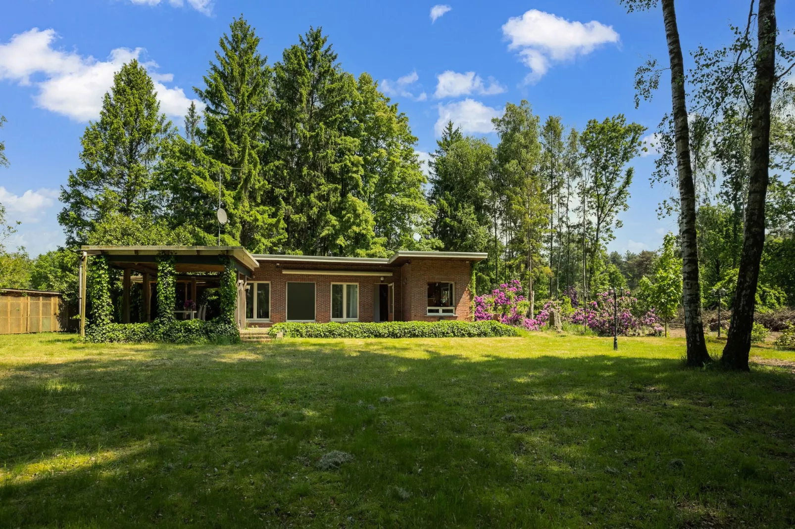Het Boshuis-Exterior summer