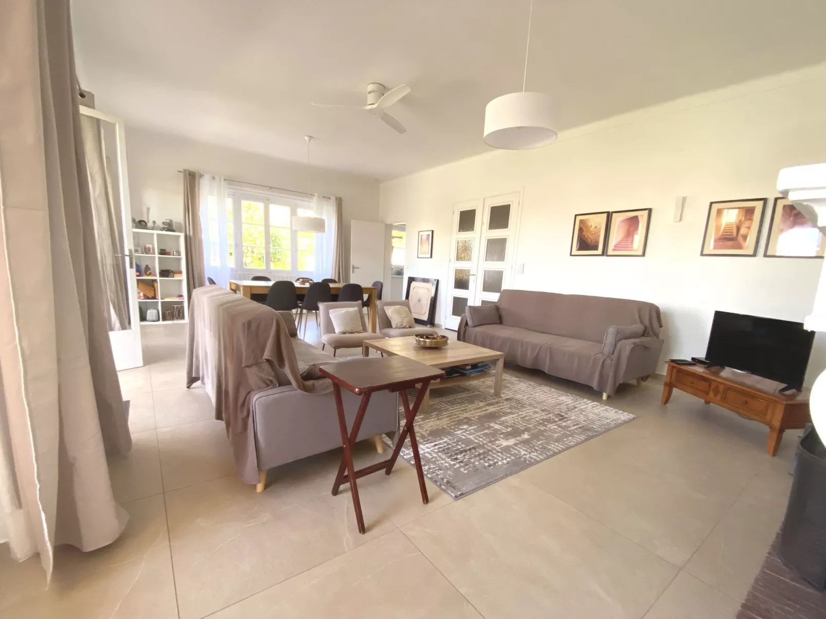 Geräumige und elegante Villa mit großem Garten, Swimmingpool und 3 Schlafzimmer-Image-tags.info