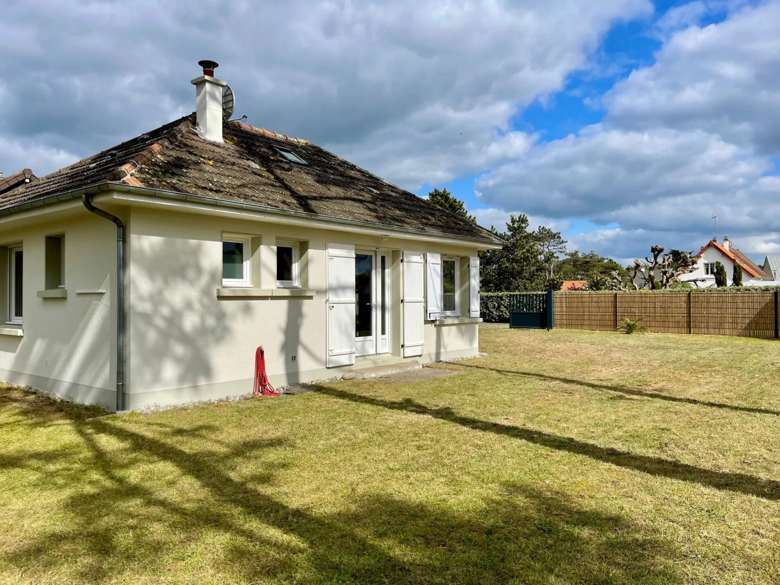 Haus im Erdgeschoss in Strandnähe-Outside