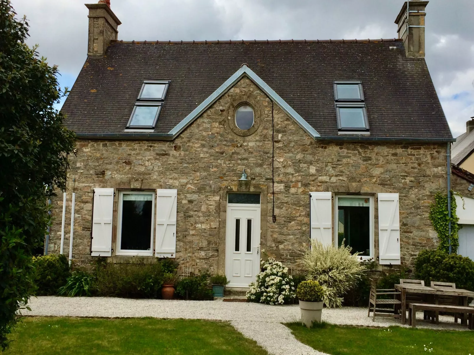 Charmantes Steinhaus in der Nähe des Meeres-Inside