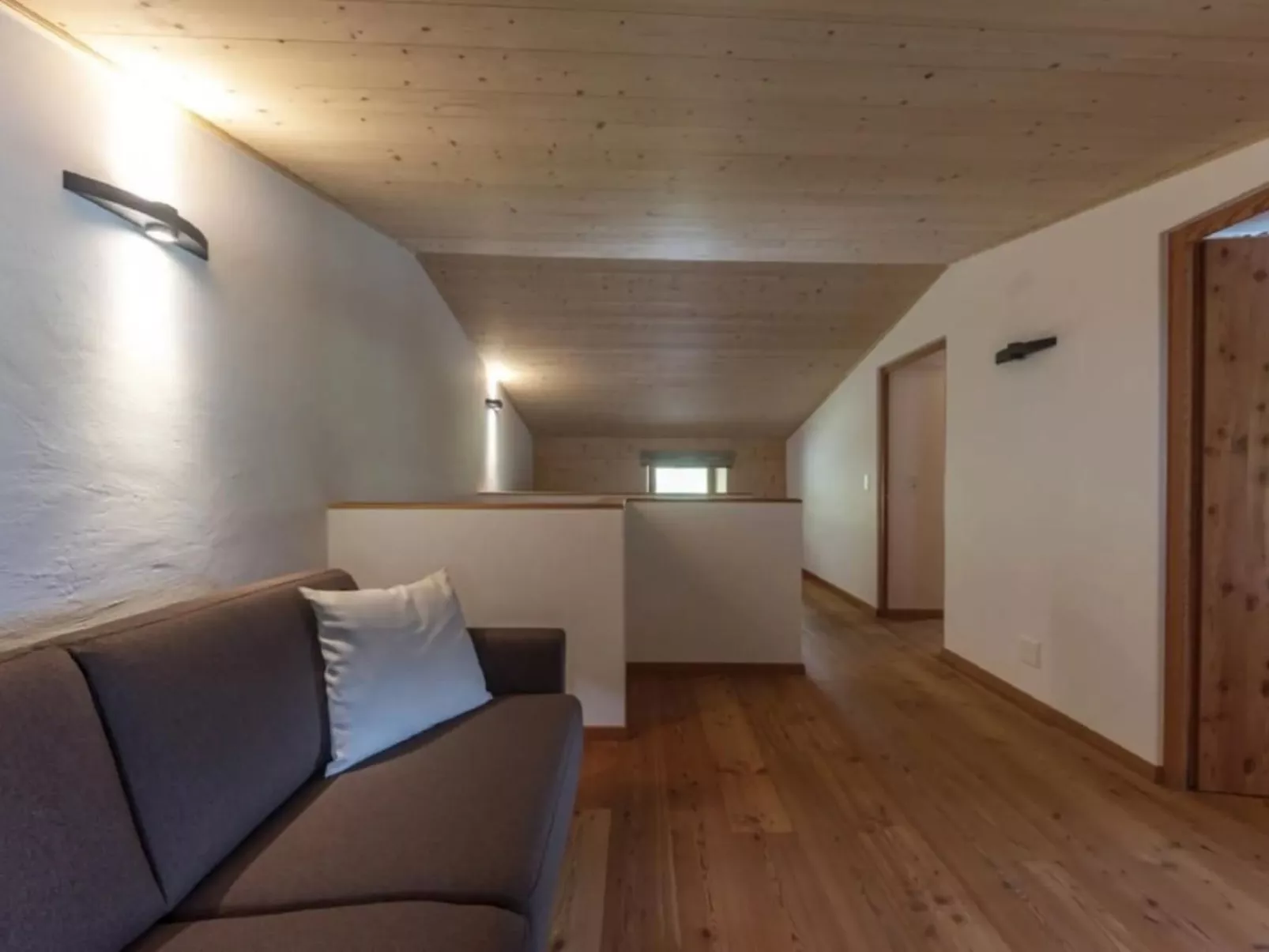 Monte Campell Dasura-Inside